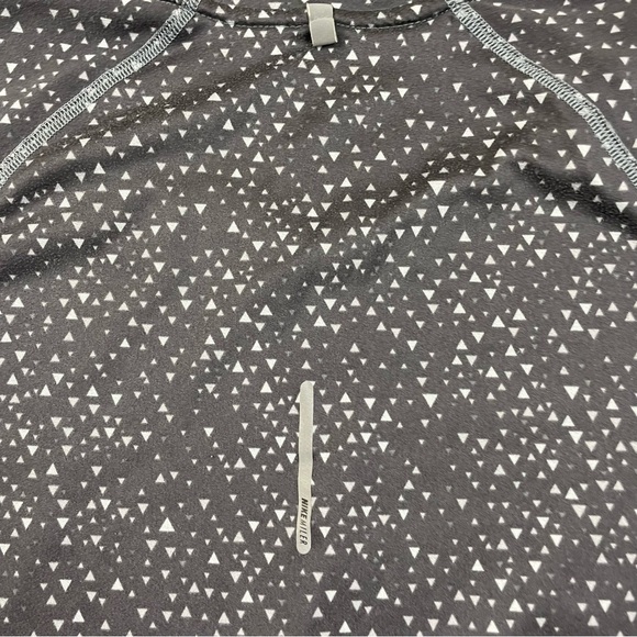 NIKE Women’s Dri-Fit Running V-Neck Athletic T-Shirt black/white pattern Small - Picture 3 of 8